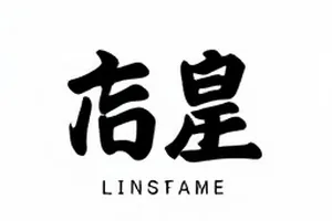 夜晚车厢内的暖色灯光与窗外掠过的城市剪影，站台上人影稀疏